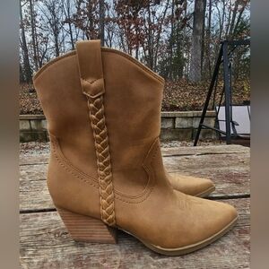 Dolce Vita Women’s Tan Boots Size 7